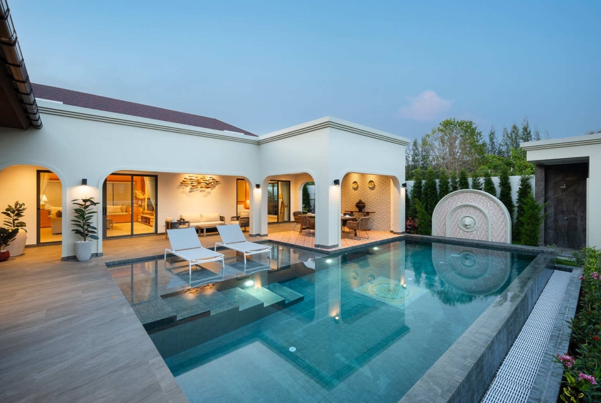Modern luxury pool villa for sale near Black Mountain Hua Hin