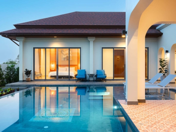 Modern luxury pool villa for sale near Black Mountain Hua Hin