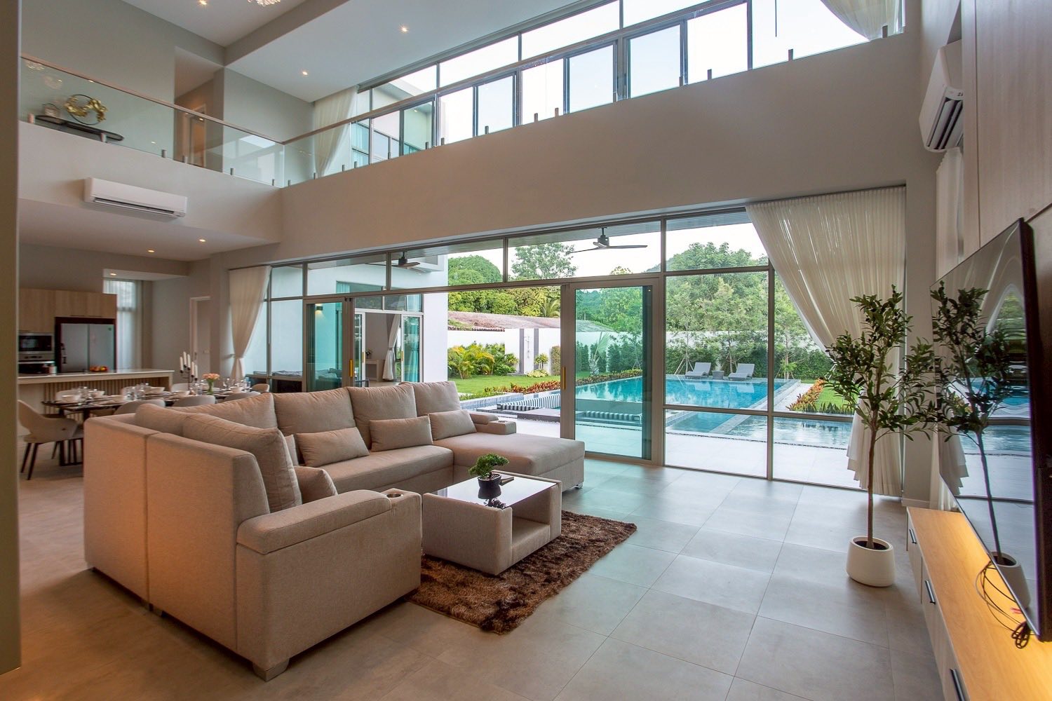 Luxury pool villa for sale Hua Hin near golf course