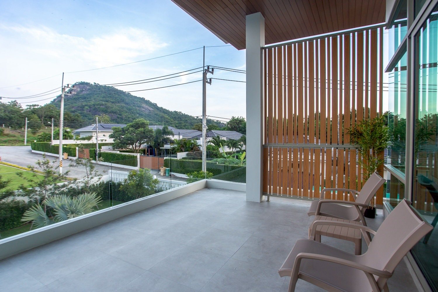 Luxury pool villa for sale Hua Hin near golf course