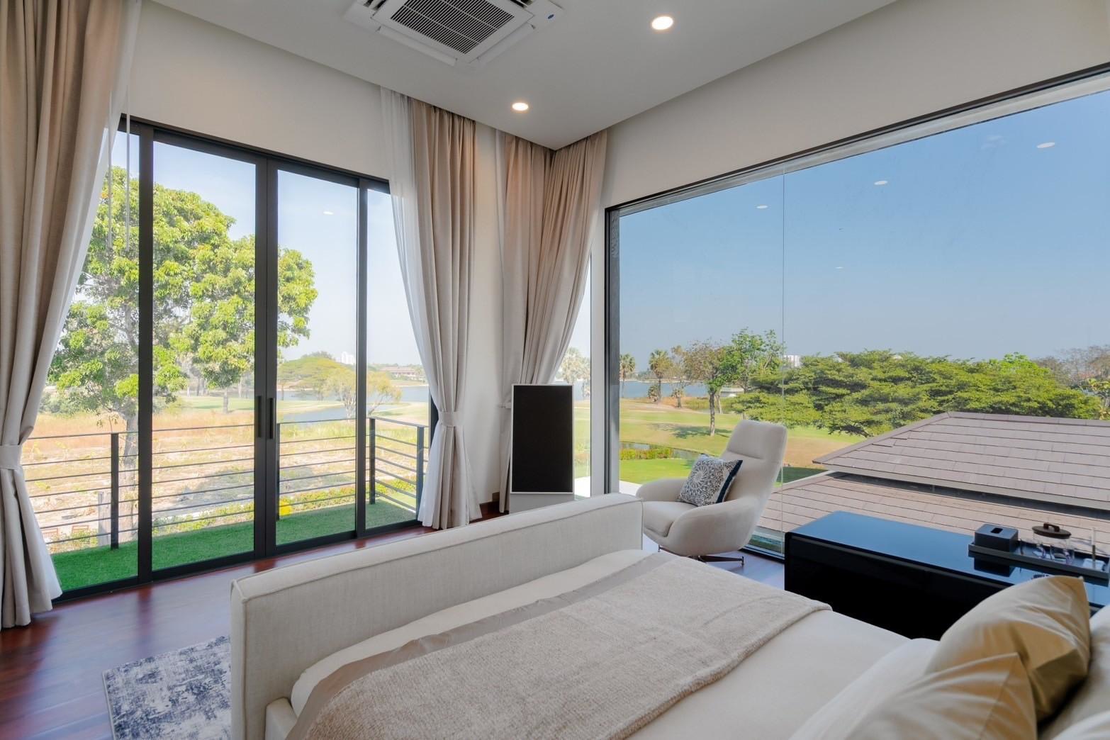 Bed Ultra luxury pool villa for sale in Palm Hills Hua Hin