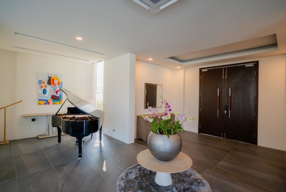 Ultra luxury pool villa for sale in Palm Hills Hua Hin