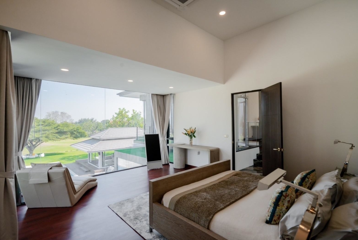 Bedroom Ultra luxury pool villa for sale in Palm Hills Hua Hin