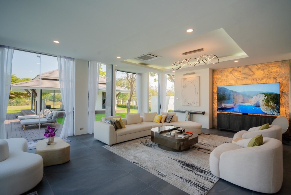 Ultra luxury pool villa for sale in Palm Hills Hua Hin