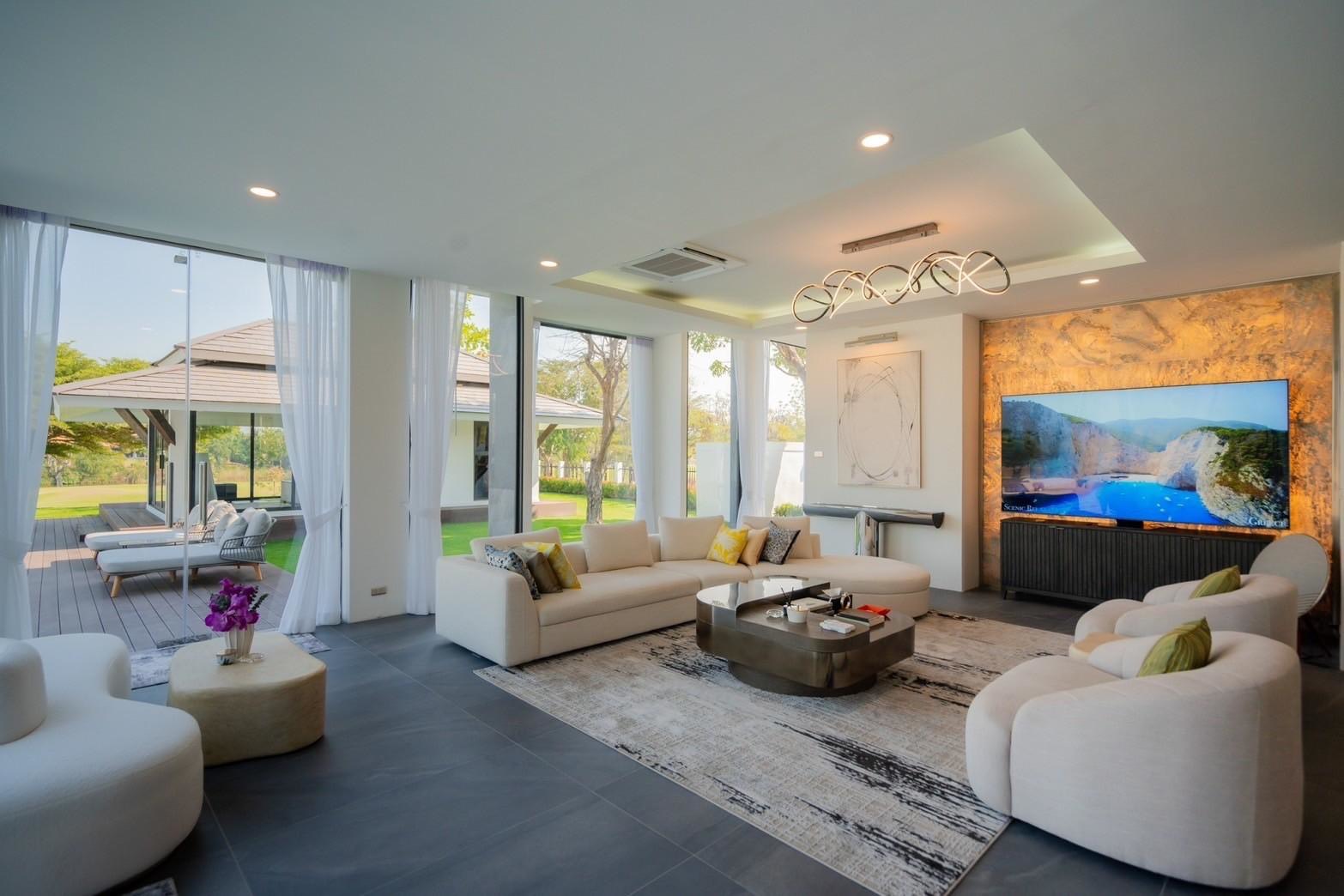 Ultra luxury pool villa for sale in Palm Hills Hua Hin