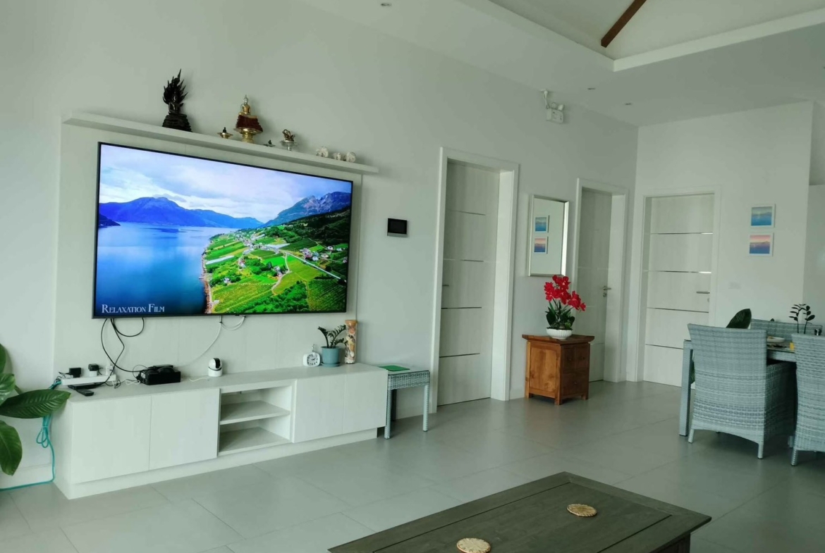 Modern Pool Villa for Sale Near Hua Hin Town & Beach