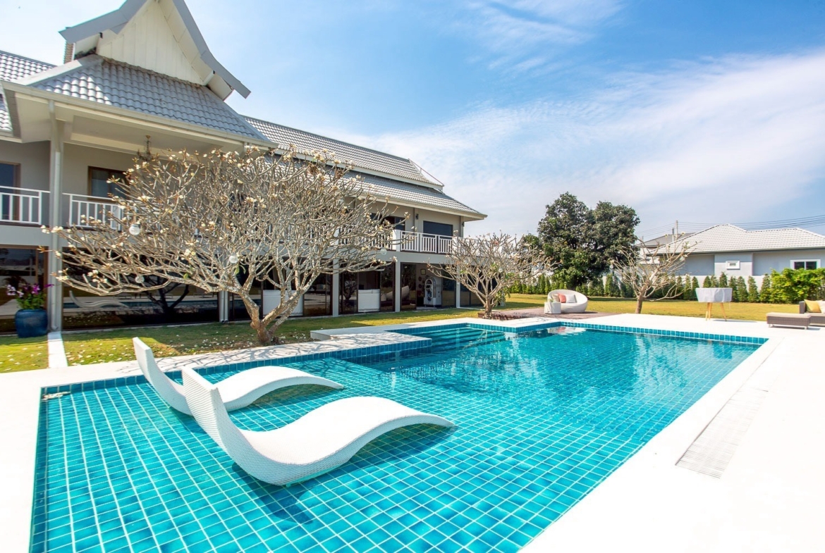 Swimming pool Fully renovated house for sale in Hua Hin