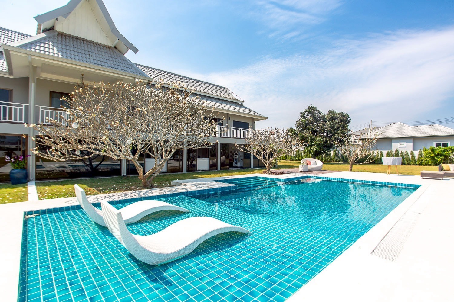Swimming pool Fully renovated house for sale in Hua Hin