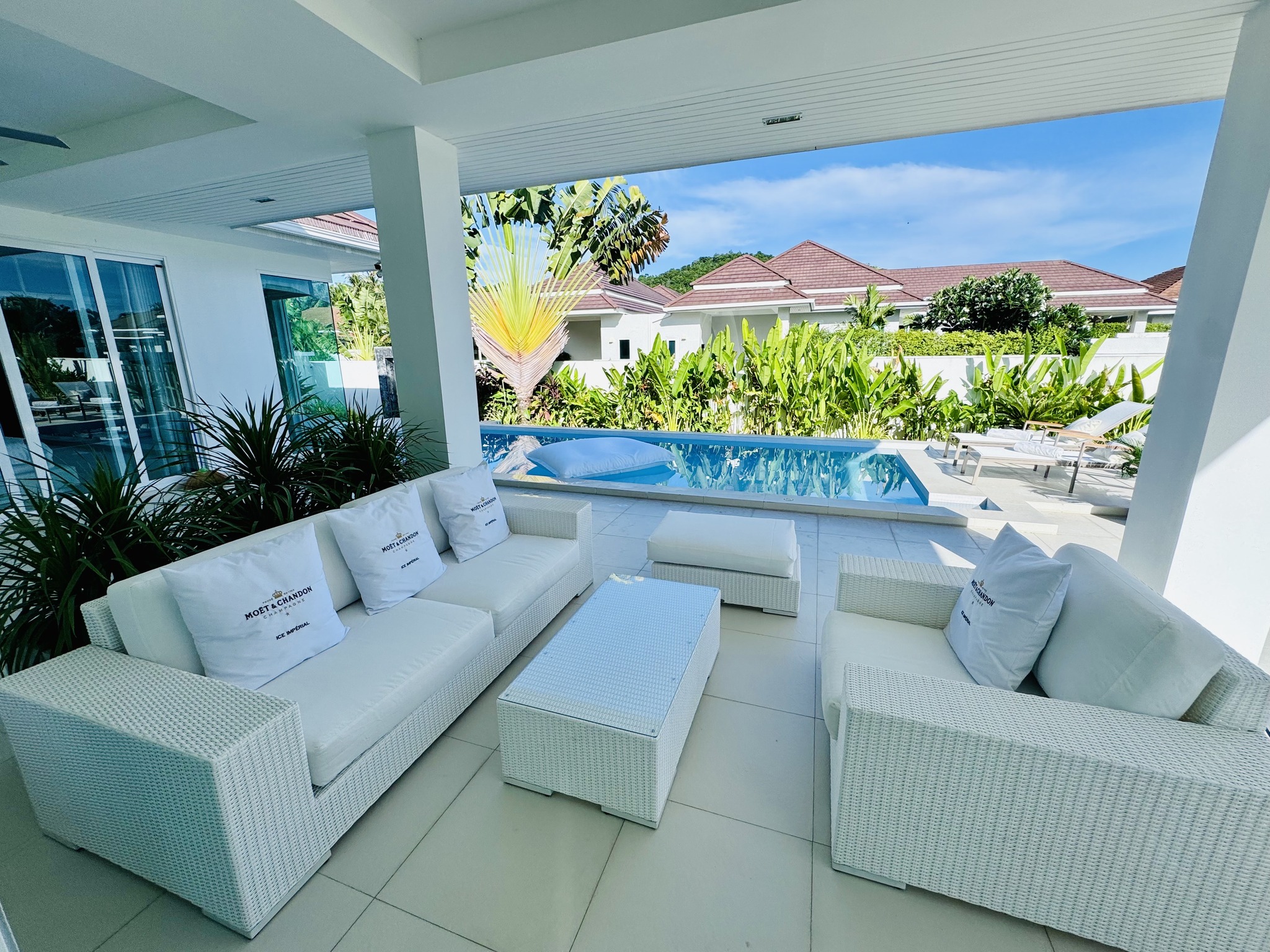 House for sale Hua Hin with guesthouse