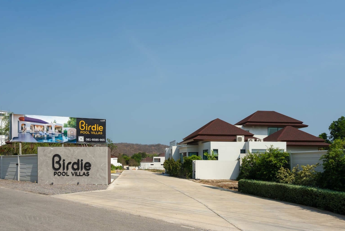 Modern luxury pool villa for sale near Black Mountain Hua Hin