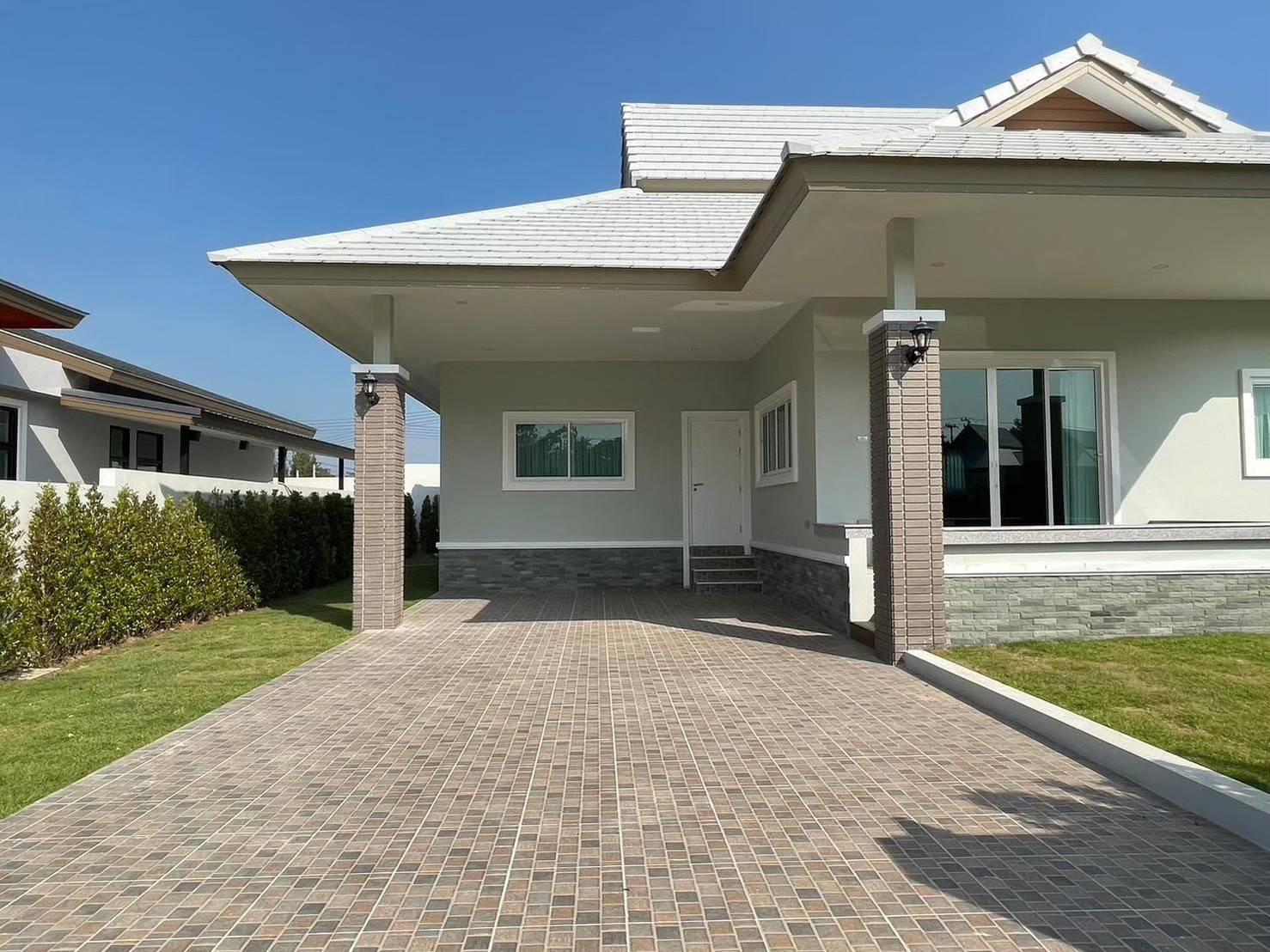 Pool Villa for Sale in Hua Hin – Modern Villa in Secure Community