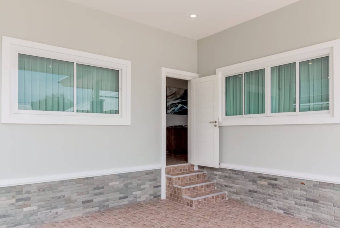 Pool Villa for Sale in Hua Hin – Modern Villa in Secure Community