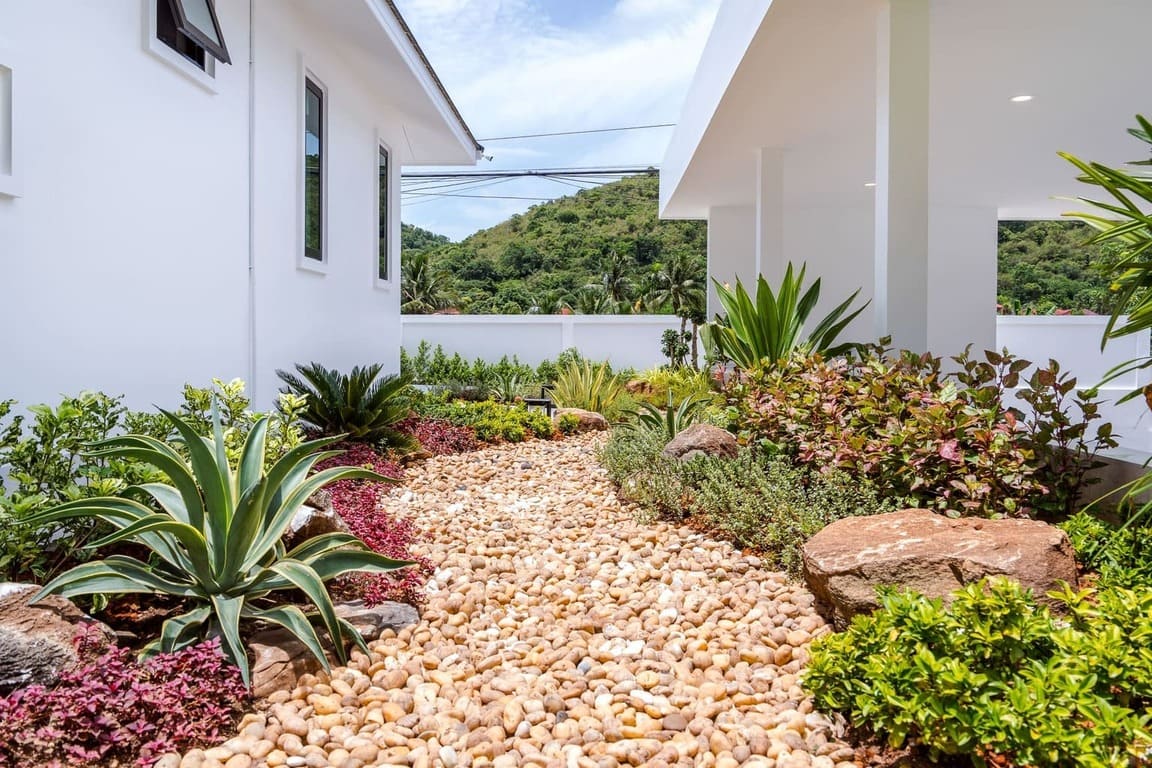 Luxury Pool Villa with Mountain View for Sale in Hua Hin – Infinity Pool | Soi 112