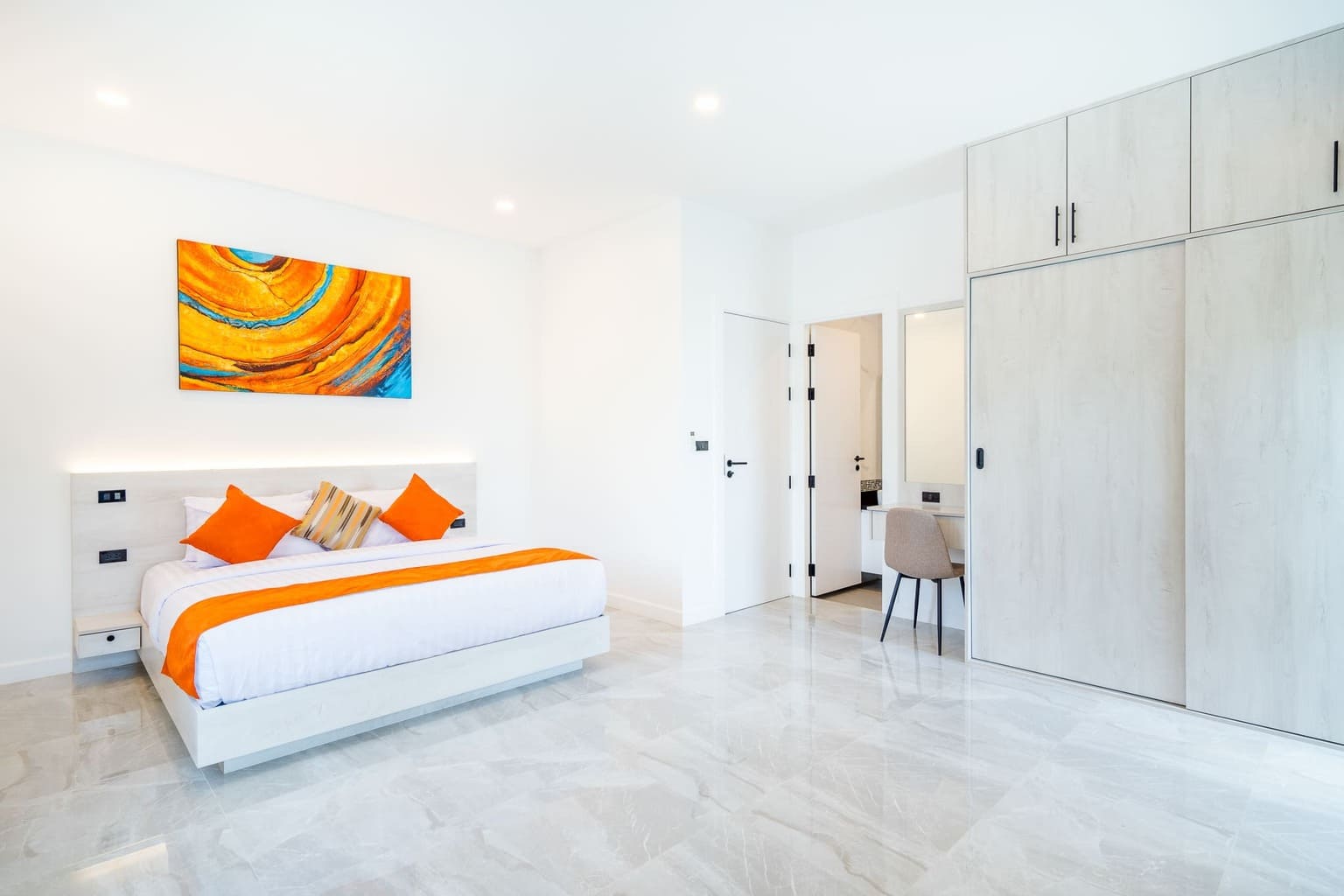 Luxury Pool Villa with Mountain View for Sale in Hua Hin – Infinity Pool | Soi 112