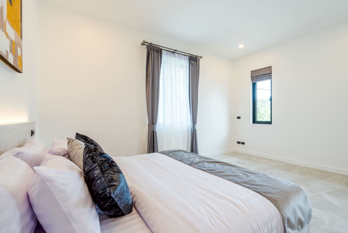 Luxury Pool Villa with Mountain View for Sale in Hua Hin – Infinity Pool | Soi 112