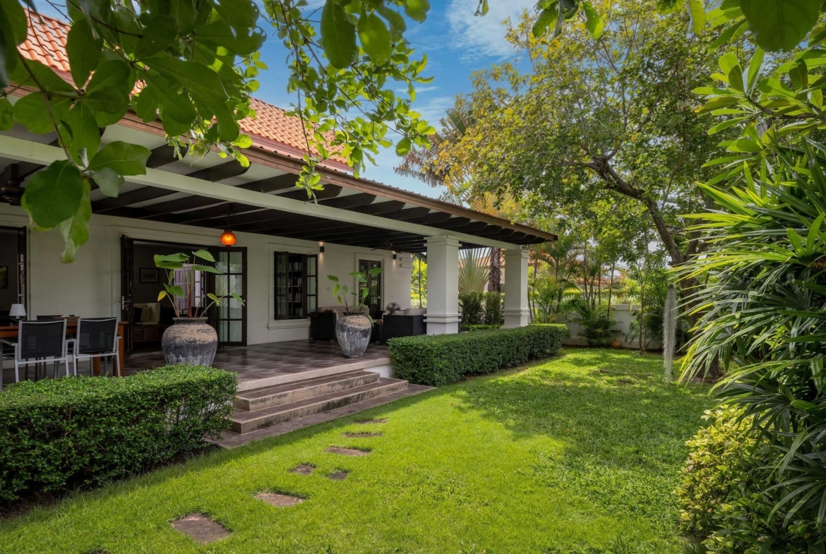 Exclusive Modern Luxury Pool Villa for Sale in Hua Hin