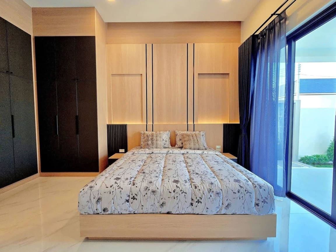 Luxury Pool Villa Hua Hin Soi 88 | 4BR | Mountain View Bedroom
