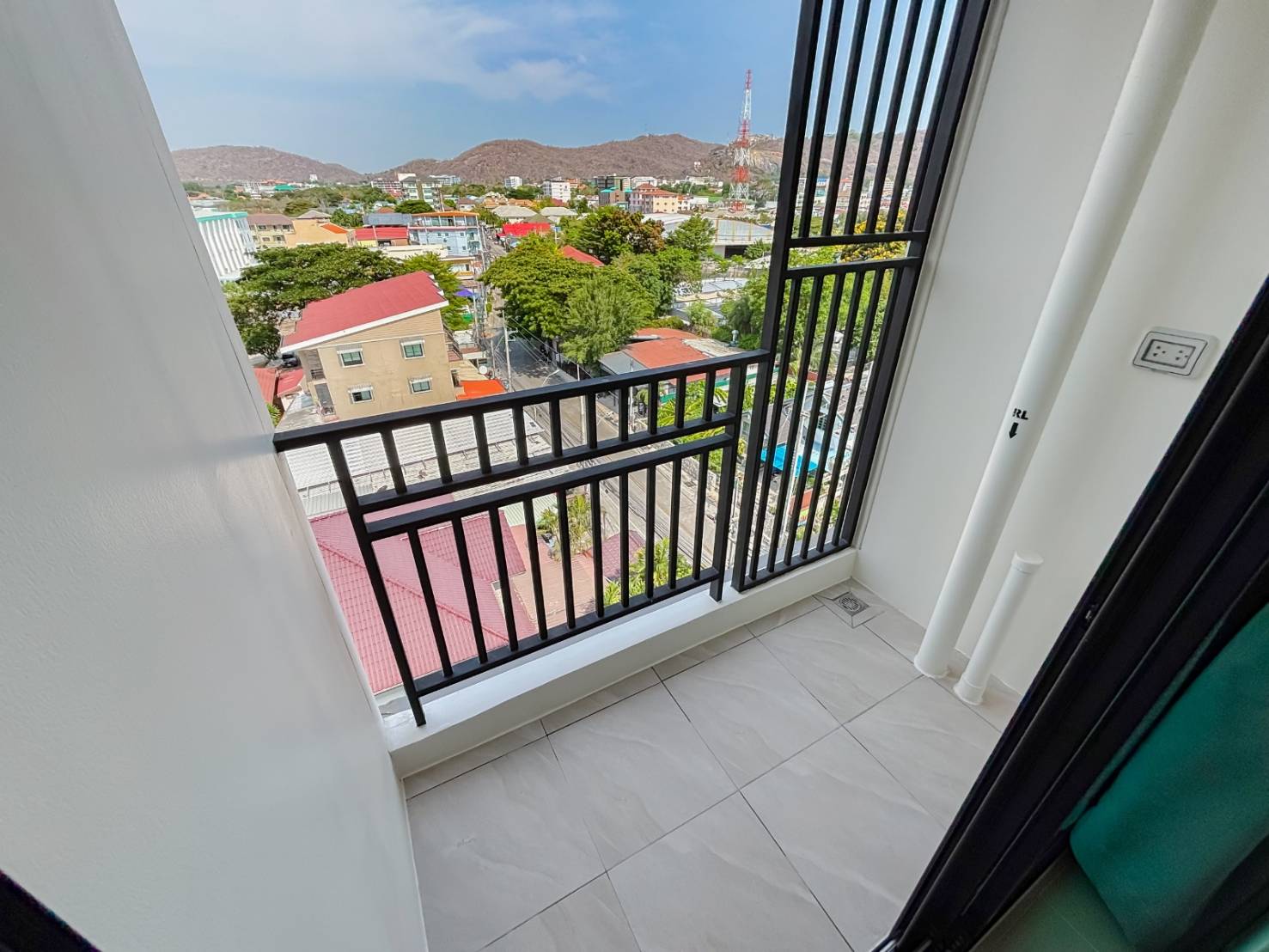 High-Floor Studio Condominium for Investment in Hua Hin