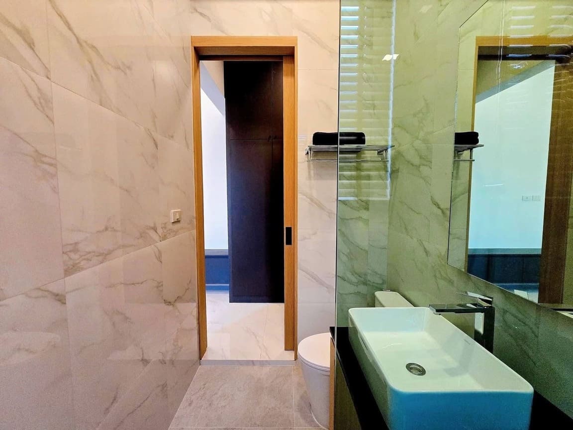 Luxury Pool Villa Hua Hin Soi 88 | 4BR | Mountain View bathroom