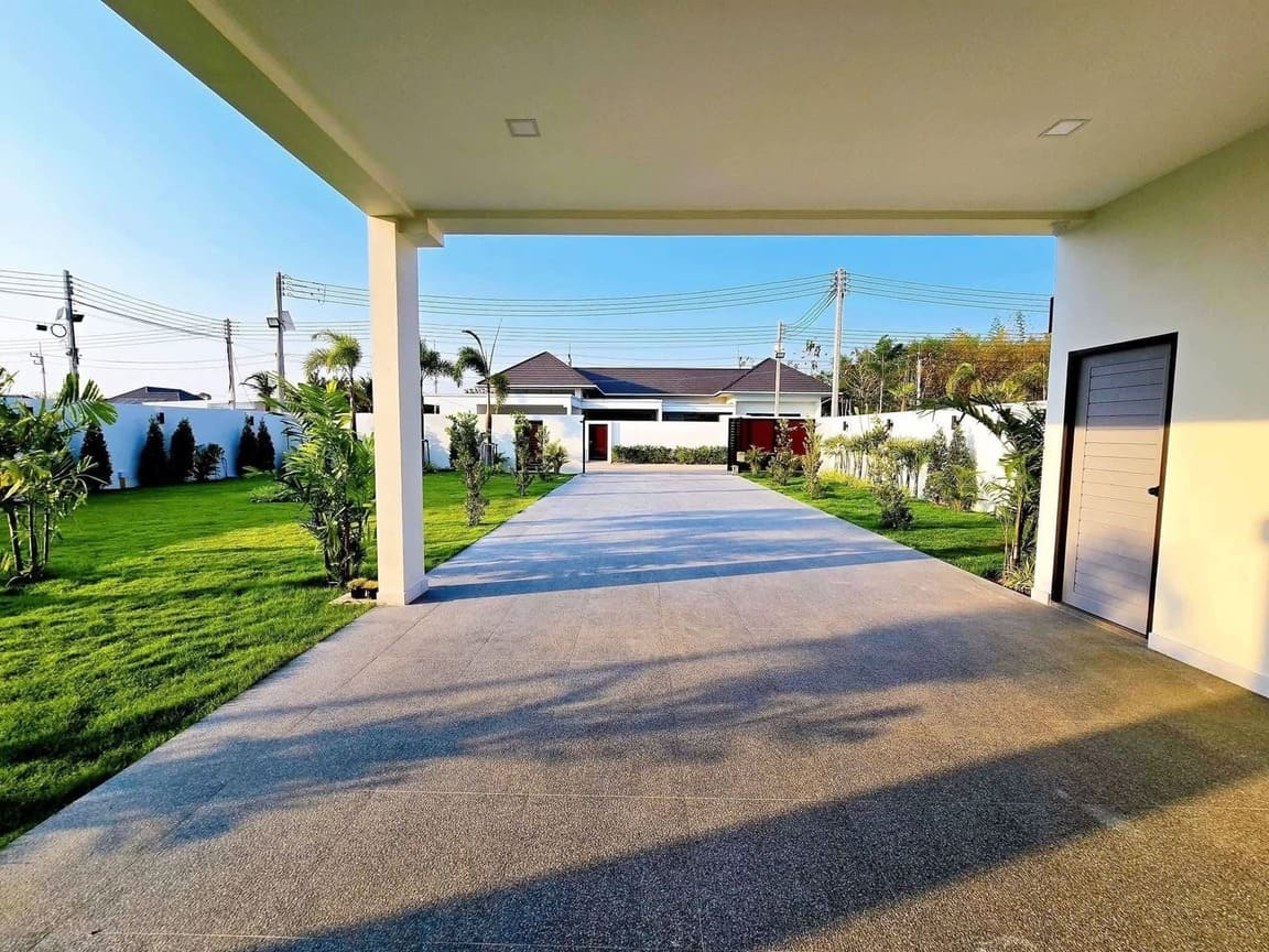 Luxury Pool Villa Hua Hin Soi 88 | 4BR | Mountain View Car park