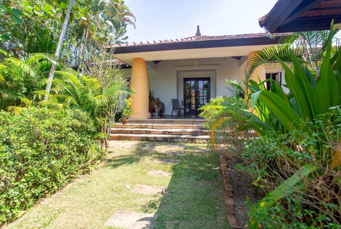 Luxury Pool Villa Hua Hin | 4BR | 1,600 sqm Land | Sale & Rent