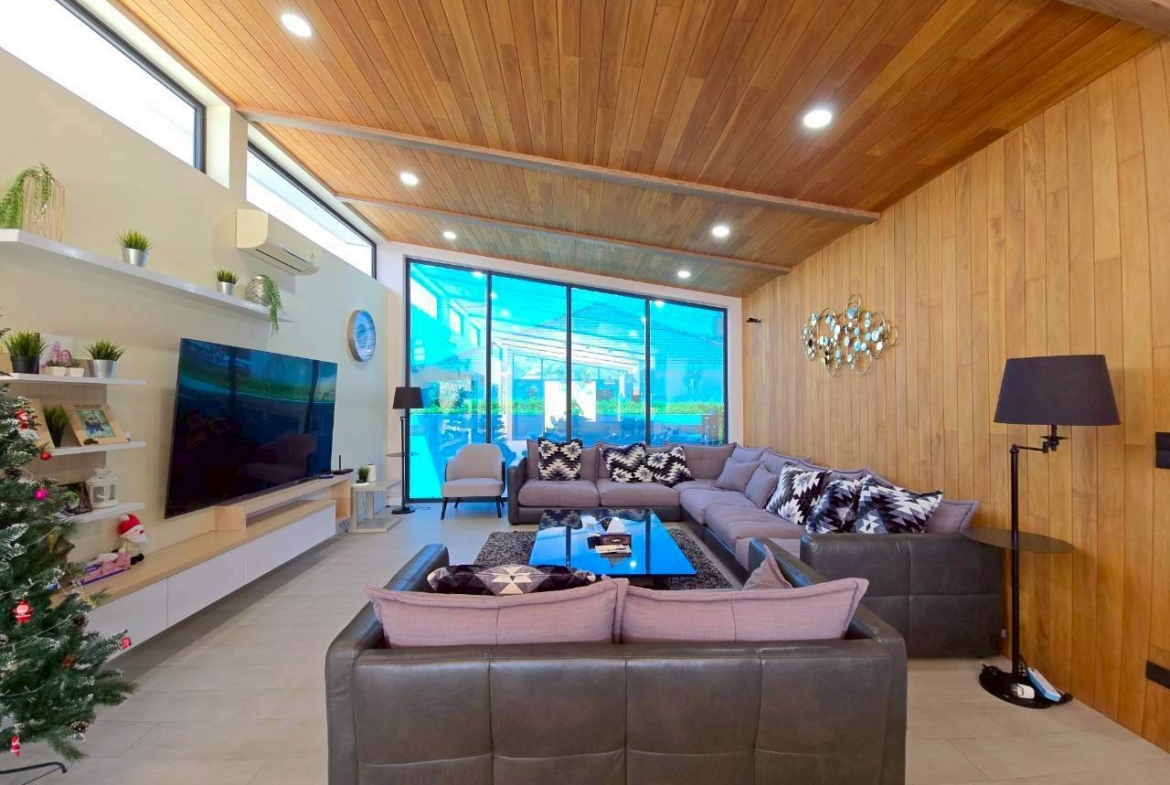 Luxury Pool Villa for Sale in Hua Hin Soi 112