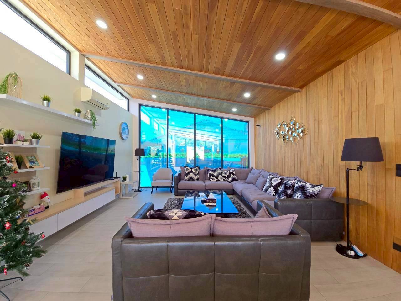 Luxury Pool Villa for Sale in Hua Hin Soi 112